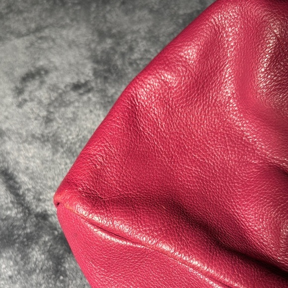 Pink Crossbody Bag with Structured Design and Gold Hardware - Picture 7 of 9